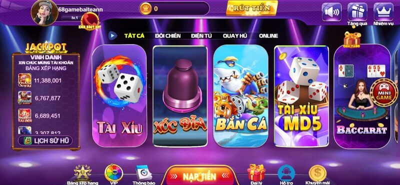 stripchat-nhieu-kenh-lien-he-duoc-68-game-bai-mang-den-cskh